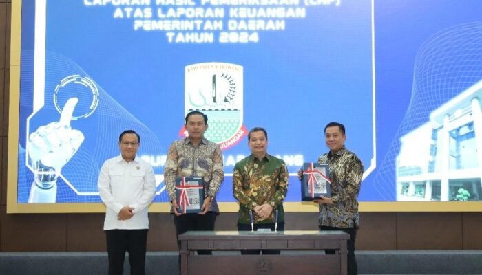 Raih WTP, DPRD karawang Hadiri Serah Terima Penghargaan