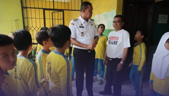 Geram Lihat Toilet Sekolah Kotor, Wali Kota Bekasi Sidak ke SDN Margahayu II dan VIII