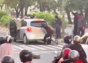 Penyusup di Aksi Buruh Makassar Rusak Mobil dan Rampas Barang
