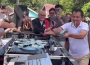 Viral! Anggota DPRD Lampung Utara Joget dan Sawer DJ di Acara Khitanan