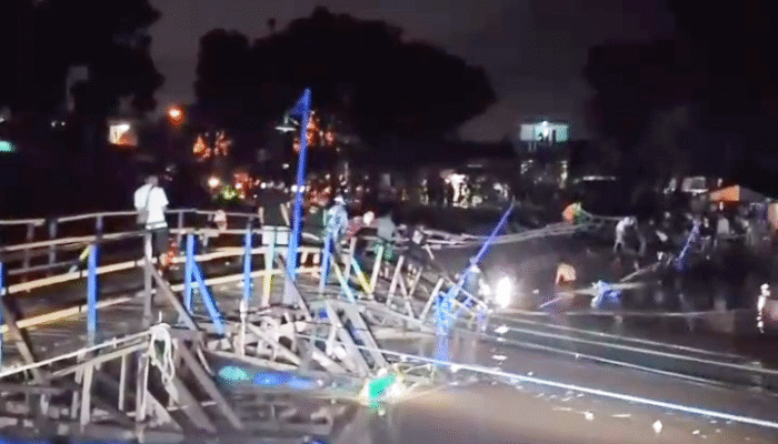 Kelebihan Beban, Jembatan Apung di Bandung Ambruk