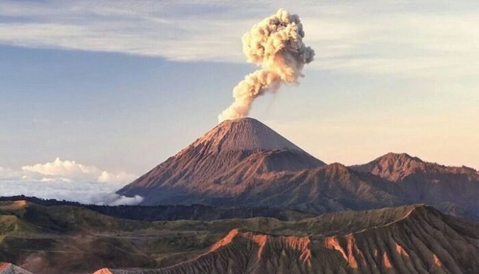 PVMBG Larang Aktivitas di Besuk Kobokan usai 6 Kali Semeru Erupsi