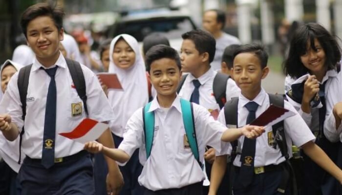Gubernur Jawa Barat Instruksikan Jam Masuk Sekolah Pukul 06.00 Pagi