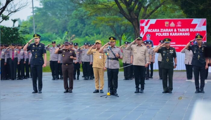 Jelang Peringatan HUT Bhayangkara, Ketua DPRD Karawang Hadiri Upacara di Taman Makam Pahlawan