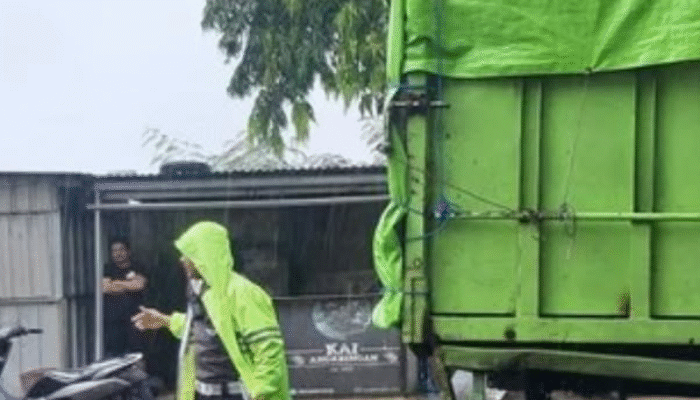 Tragis! Balita Tewas Terlindas Truk saat Menyeberang di Parepare