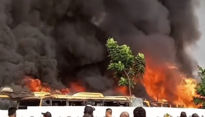 Kebakaran Melanda Garasi Bangkai Bus Transjakarta di Jakbar