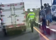 Miris! Massa Demo ODOL Rusak Ambulans di Karanganyar