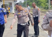 Palang Perlintasan Telat Ditutup, Sebuah Truk Tertabrak KRL di Tangerang