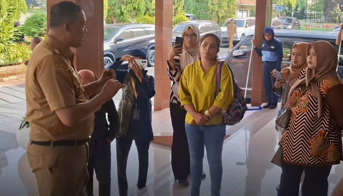 Pungut Uang Rp15 Ribu Untuk Tanda Tangan Ijazah, Kepala Sekolah Jaticempaka Dinonaktifkan