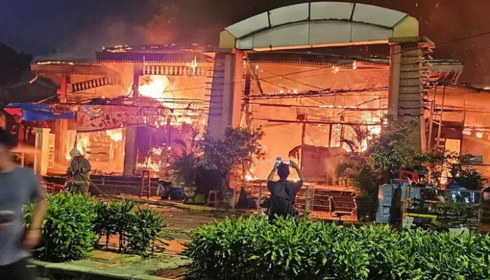 Kebakaran Melanda Pasar Taman Puring, Tahanan Polsek Ikut Dievakuasi