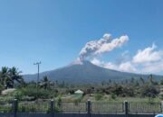 Gunung Lewotobi Meletus, Bandara Maumere Ditutup Sementara