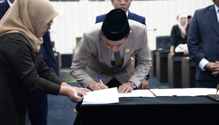 DPRD Kabupaten Karawang Bersama Bupati Tandatangani Rancangan Perubahan KUA-PPAS Tahun Anggaran 2025
