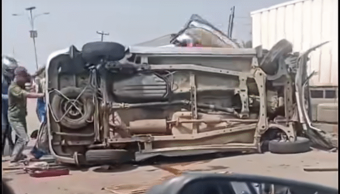 Kecelakaan Tragis di Jatisari, Xenia Hantam Truk Tangki BBM hingga Terguling