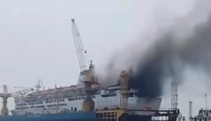 KM Dorolonda Terbakar di Galangan Tanjung Priok, 2 Dek Hangus