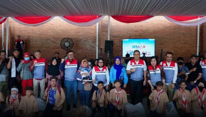 Rayakan HUT RI ke-80, Pertamina Hadirkan Senyum Anak Lewat Bantuan Seragam