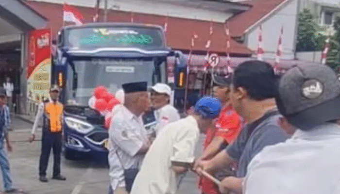 Unik! Terminal Kalideres Gelar Lomba Tarik Bus 7 Ton Sambut HUT RI ke-80