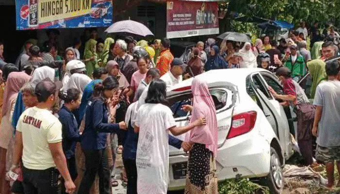 Mobil Brio Ditabrak KA Minangkabau Ekspres di Padang, 2 Siswi Tewas