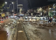 Polisi Kejar Massa Demonstrasi DPR Hingga Bendungan Hilir, Ricuh di Pejompongan Mereda