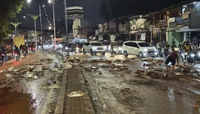 Polisi Kejar Massa Demonstrasi DPR Hingga Bendungan Hilir, Ricuh di Pejompongan Mereda