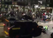 Tragis! Pengemudi Ojol Terlindas Rantis Brimob saat Massa Aksi di Gedung DPR