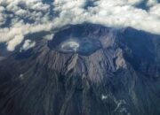 Gunung Semeru Erupsi 5 Kali dalam Sehari, Kolom Abu Capai 500 Meter