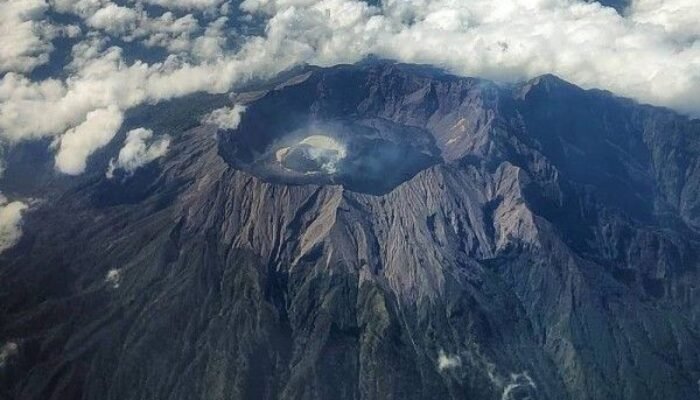 Gunung Semeru Erupsi 5 Kali dalam Sehari, Kolom Abu Capai 500 Meter