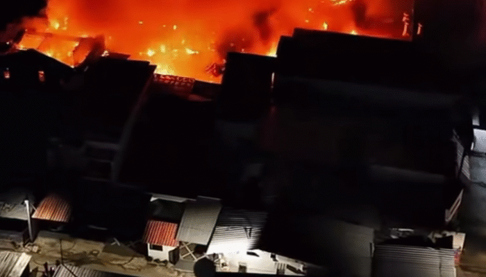 Puluhan Ruko Foodcourt Fatmawati Hangus Terbakar, Lalu Lintas Cipete Ditutup Sementara