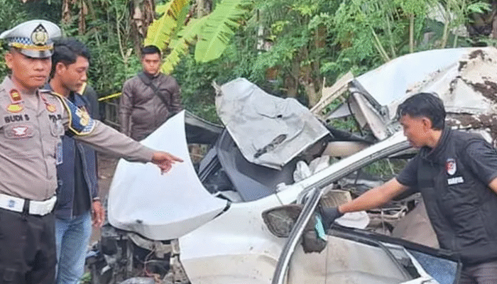 Mobil Xpander Tertabrak KA Argo Dwipangga di Kebumen, Sopir Tewas Seketika