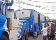 Diduga Rem Blong, Bus Transjakarta Tabrak 4 Ruko di Pulogebang