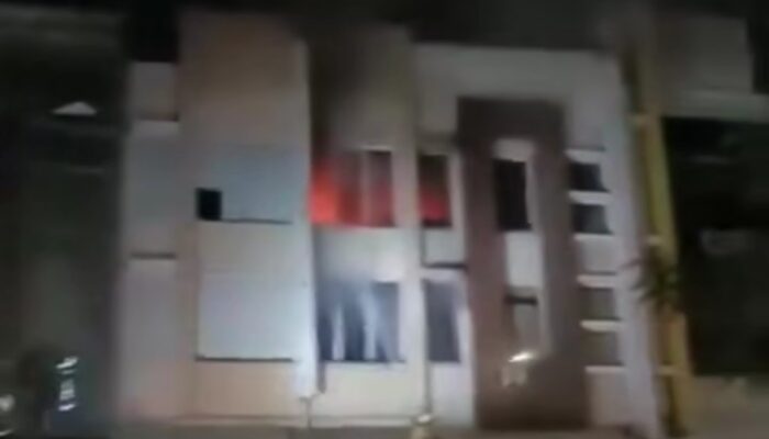 Ruko 3 Lantai di Grand Orchard Square Terbakar, Kerugian Capai Rp540 Juta