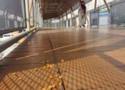 Skywalk Kebayoran Lama Bau Kotoran Kucing, Warga Resah