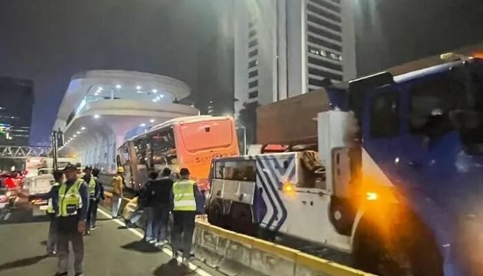 Bus Transjakarta Koridor 1 Hantam Halte Dukuh Atas, Pengemudi Diduga Hilang Konsentrasi