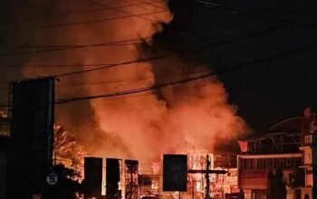 Truk Tangki BBM Terguling di Cianjur, Pos Polisi dan Ruko Ludes Terbakar