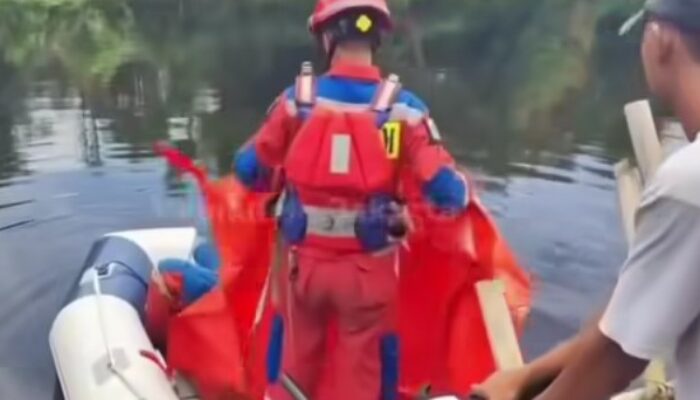 Korban Tenggelam di Kali Cakung Ditemukan Meninggal, Petugas Lakukan Evakuasi