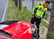 Uji Kecepatan Berujung Kecelakaan, Ford Mustang Hantam Pohon di Pekanbaru