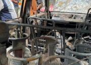 Merokok di Dekat Tabung Gas, Tiga Mobil di Kolong Rel Sawah Besar Hangus Terbakar