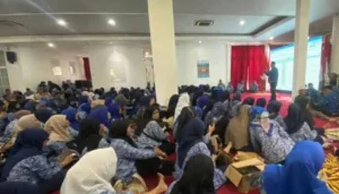 Pensiunan ASN Karawang Protes di Hari Korpri, Tagih Dana Kadeudeuh yang Belum Dibayar