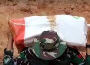 Prajurit Yonif 122/TS Tembus Desa Terisolir di Tapanuli Tengah dengan Berjalan Kaki 5km