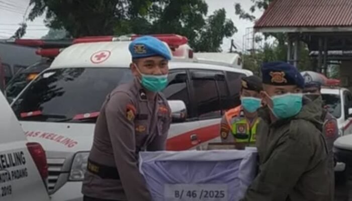 24 Jenazah Korban Banjir Bandang Dimakamkan Tanpa Identitas di Padang