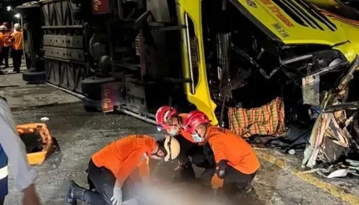 Sopir Bus PO Cahaya Trans Diamankan Polisi usai Terguling di Tol Krapyak