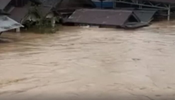 Banjir Bandang Terjang Kalimantan Selatan, Air Capai Atap Rumah Warga