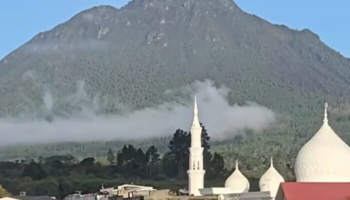 Aktivitas Meningkat, Ribuan Warga Mengungsi dari Lereng Gunung Burni Telong