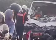 Diduga Rem Blong, Truk Sampah Tabrak Motor dan Truk di Pangulah Karawang