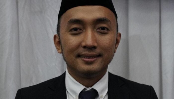 Keren! Wakil Ketua DPRD Karawang Serahkan Bantuan PIP kepada Puluhan Siswa