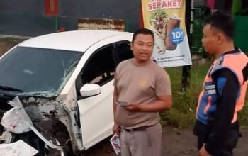 Terobos Palang Tertutup, Mobil Brio Tertabrak Kereta di Cilacap