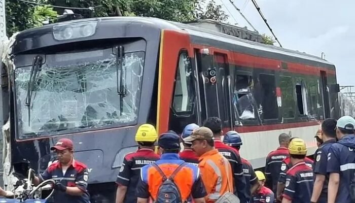 Palang Pintu Terbuka, KA Bandara Tabrak Truk di Tangerang