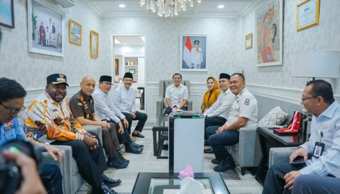 Realisasikan UHC 100%, Pemkab Karawang Diapresiasi Menteri Sosial