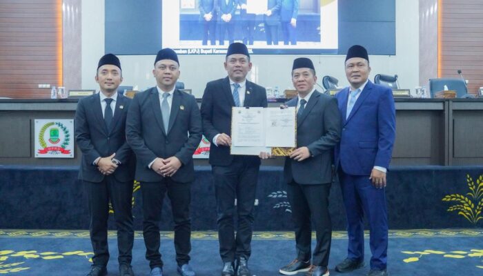 Penuh Sinergi! Ketua DPRD Karawang Pimpin Rapat Paripurna Penting untuk LKPJ Bupati Anggaran 2025