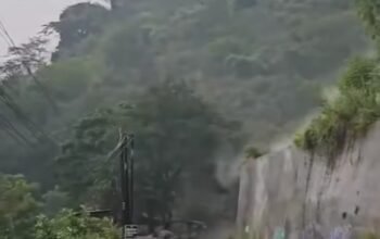 Hujan Deras Picu Longsor di KM 16 Jalur Trenggalek–Ponorogo