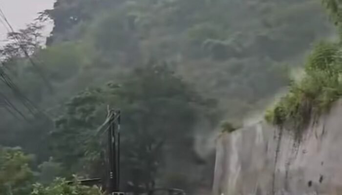 Hujan Deras Picu Longsor di KM 16 Jalur Trenggalek–Ponorogo